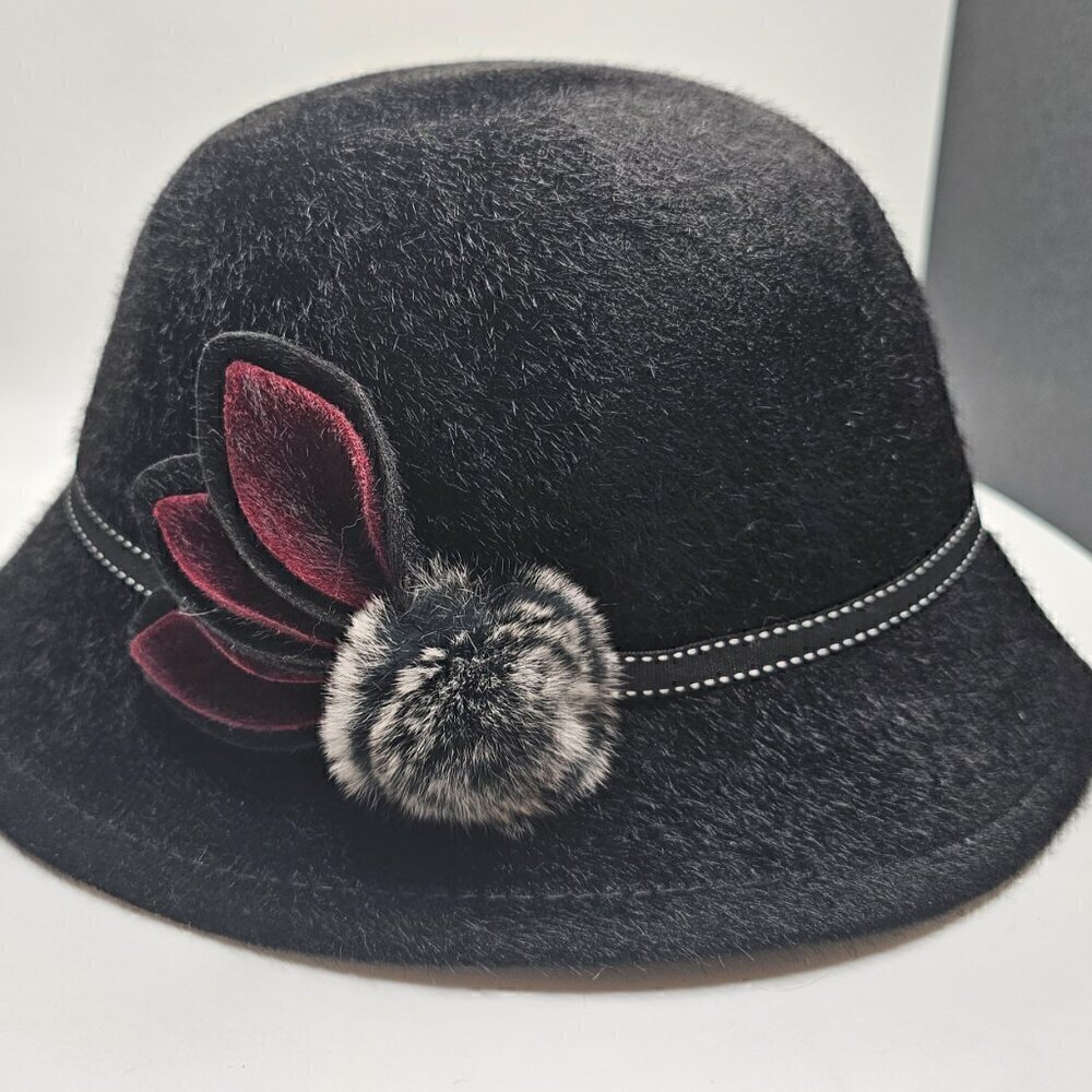 Elegant Black Hat with Burgundy Accents - Picture 2 of 3